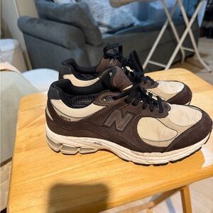 New Balance Men's 2002R Gore-tex Black Coffee / Sandstone / Stoneware Sneakers